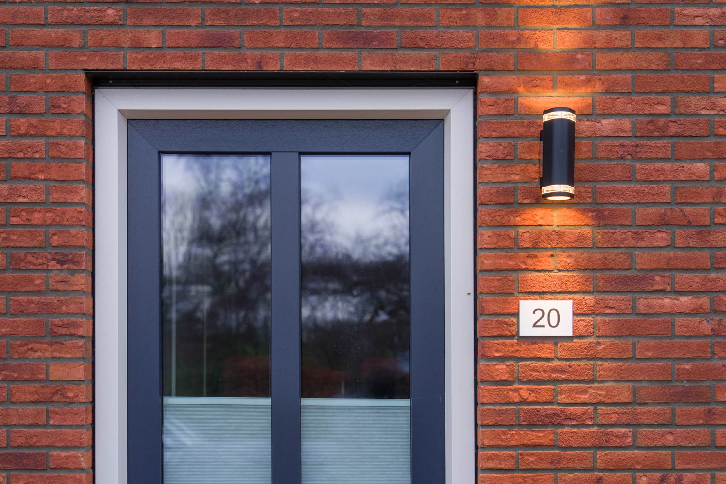 Alphen Appelhoek - Detailfoto - Lamp voordeur