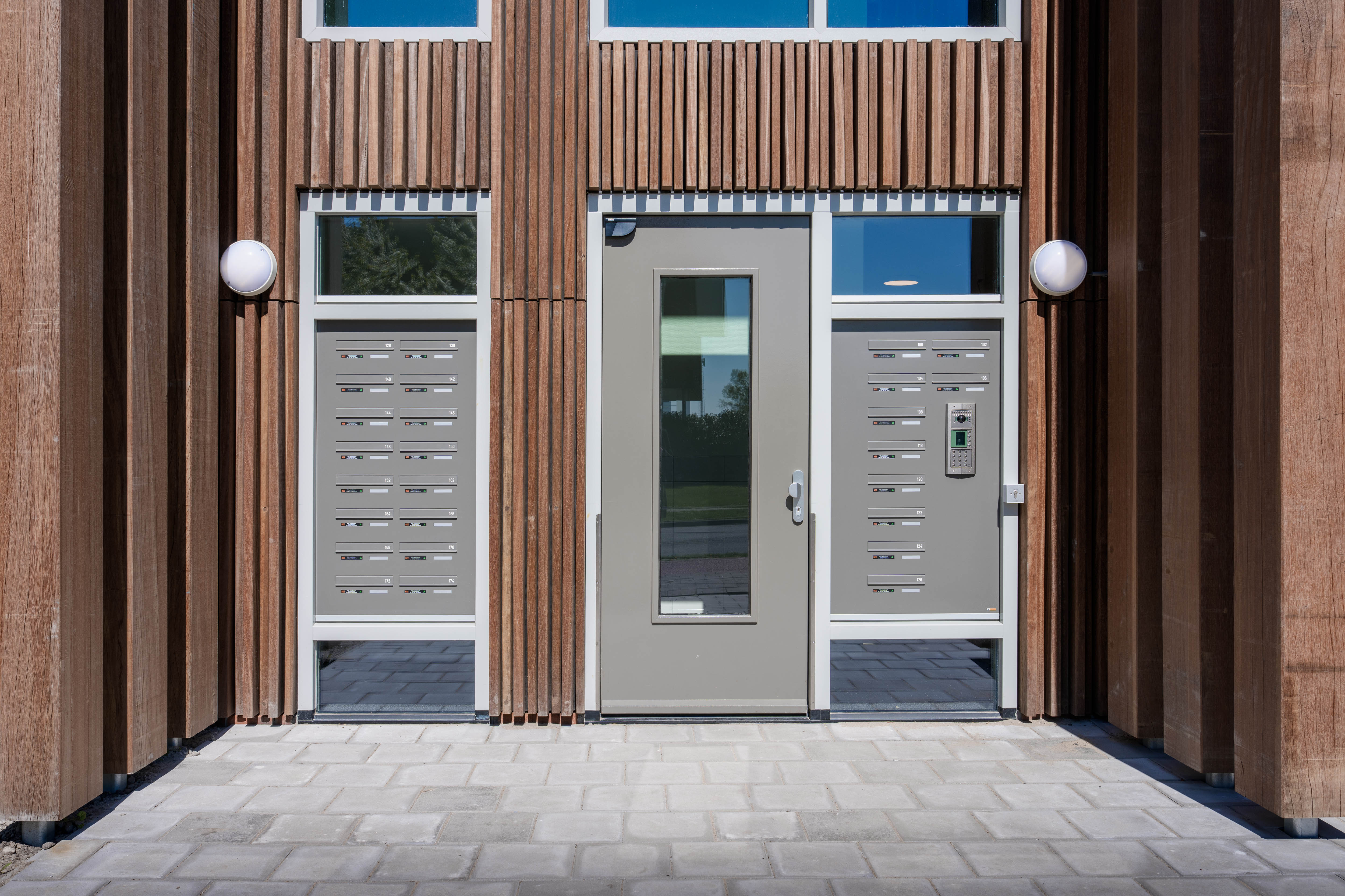 Appartementen Amstelveen Maccabiadelaan - Fijn Wonen - Ingang Galerij