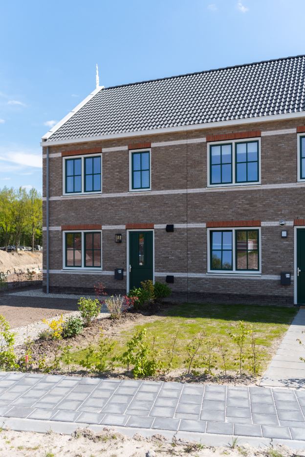Assen 15 woningen lichte steen