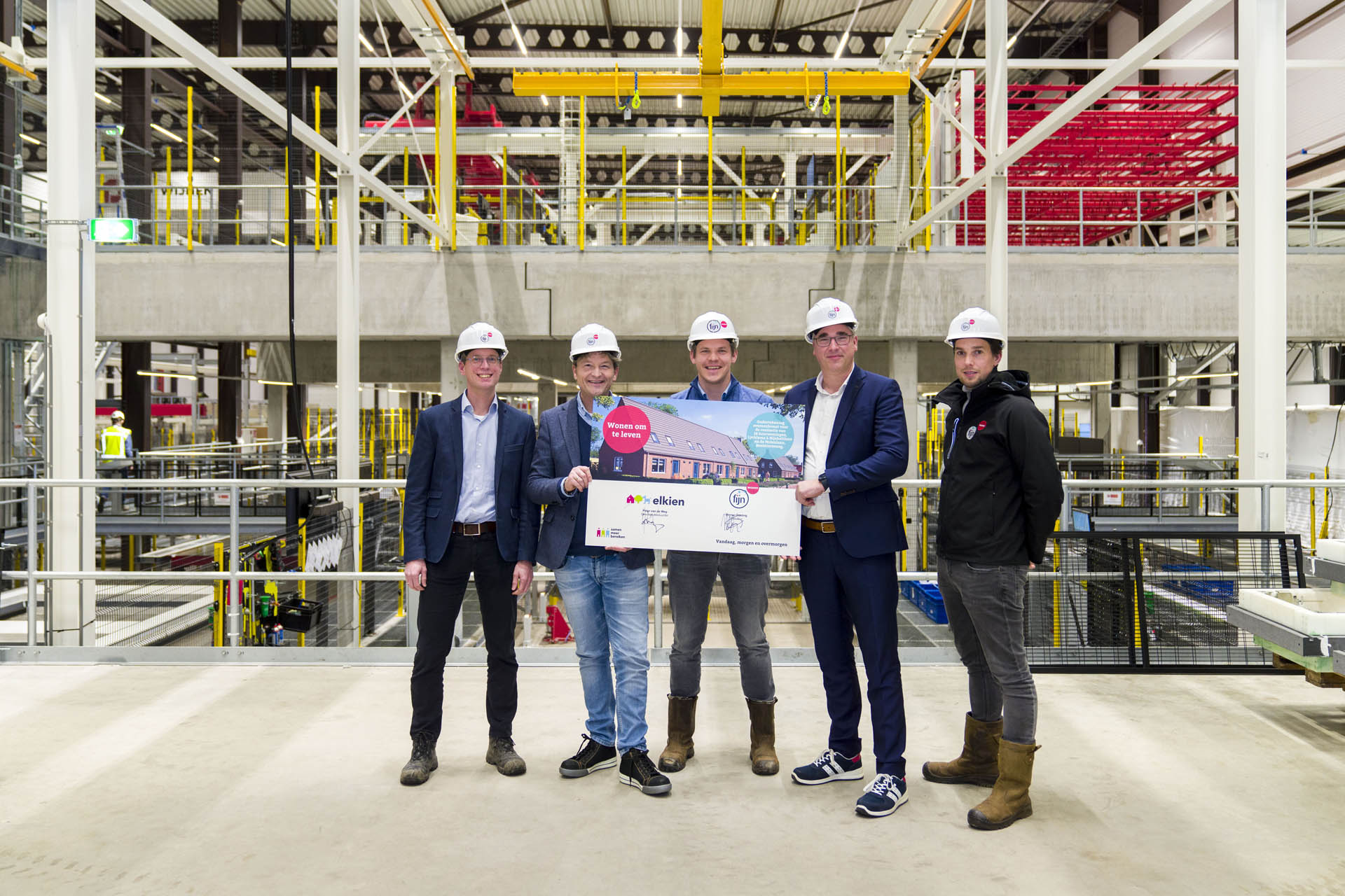 Ondertekening 18 huurwoningen Elkien Beetsterzwaag