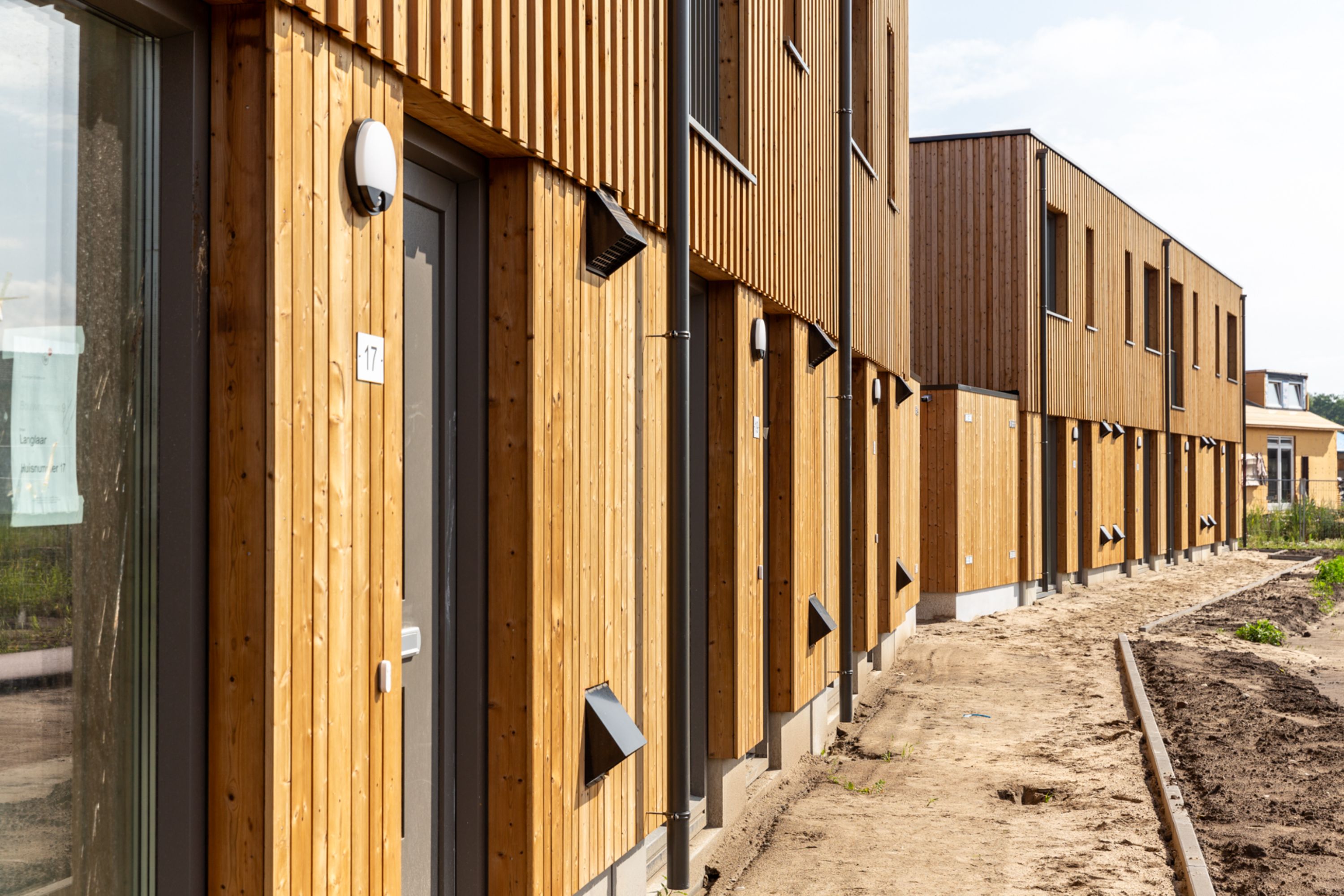 Detailfoto van de gevels met eenmalig hout in Eindhoven