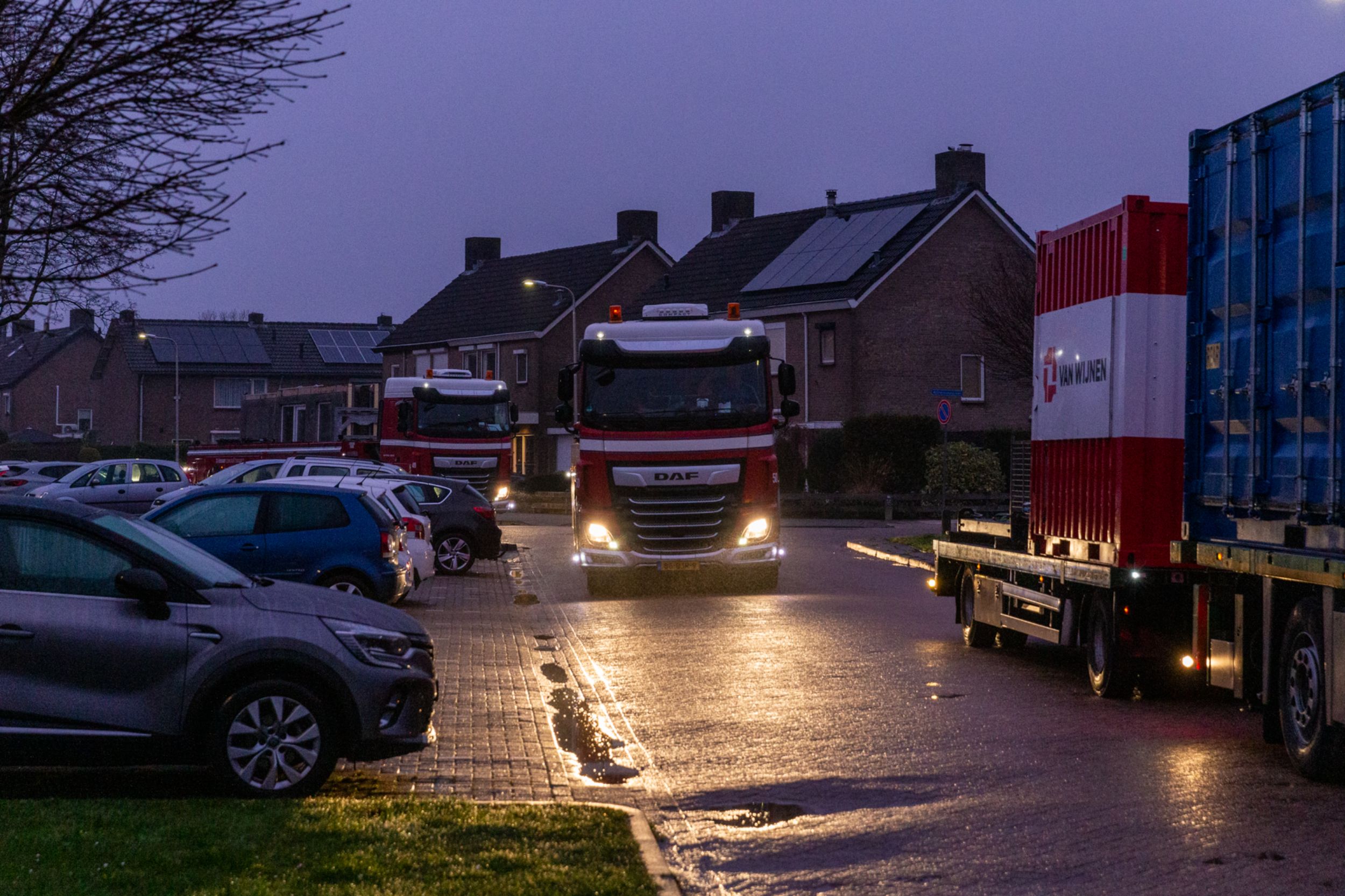 Start bouw Gendt - De vrachtwagen komt aan