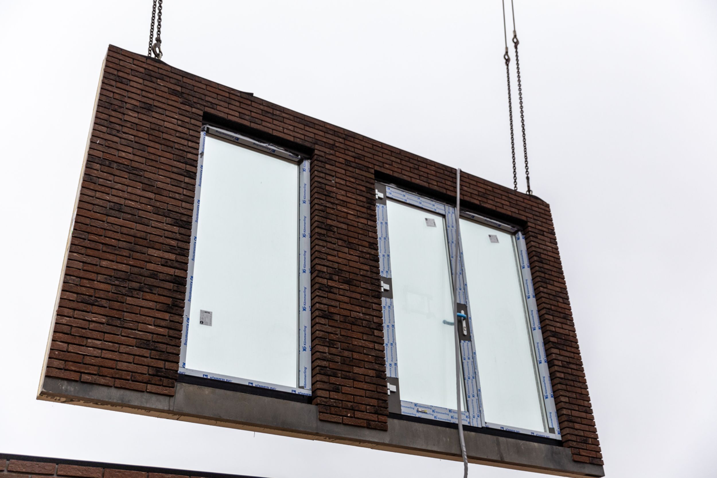 Start bouw Gendt - Staatsliedenbuurt - Element wordt op de plaats gehezen