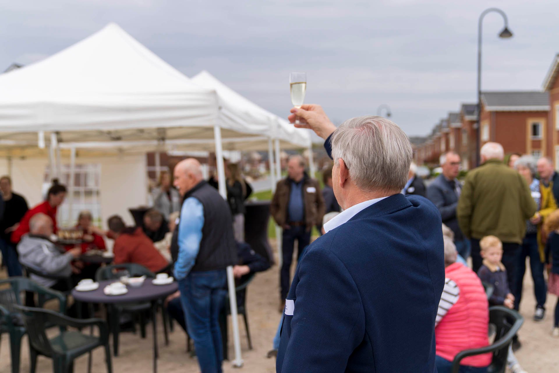 Rob Peperzak proost in Gennep