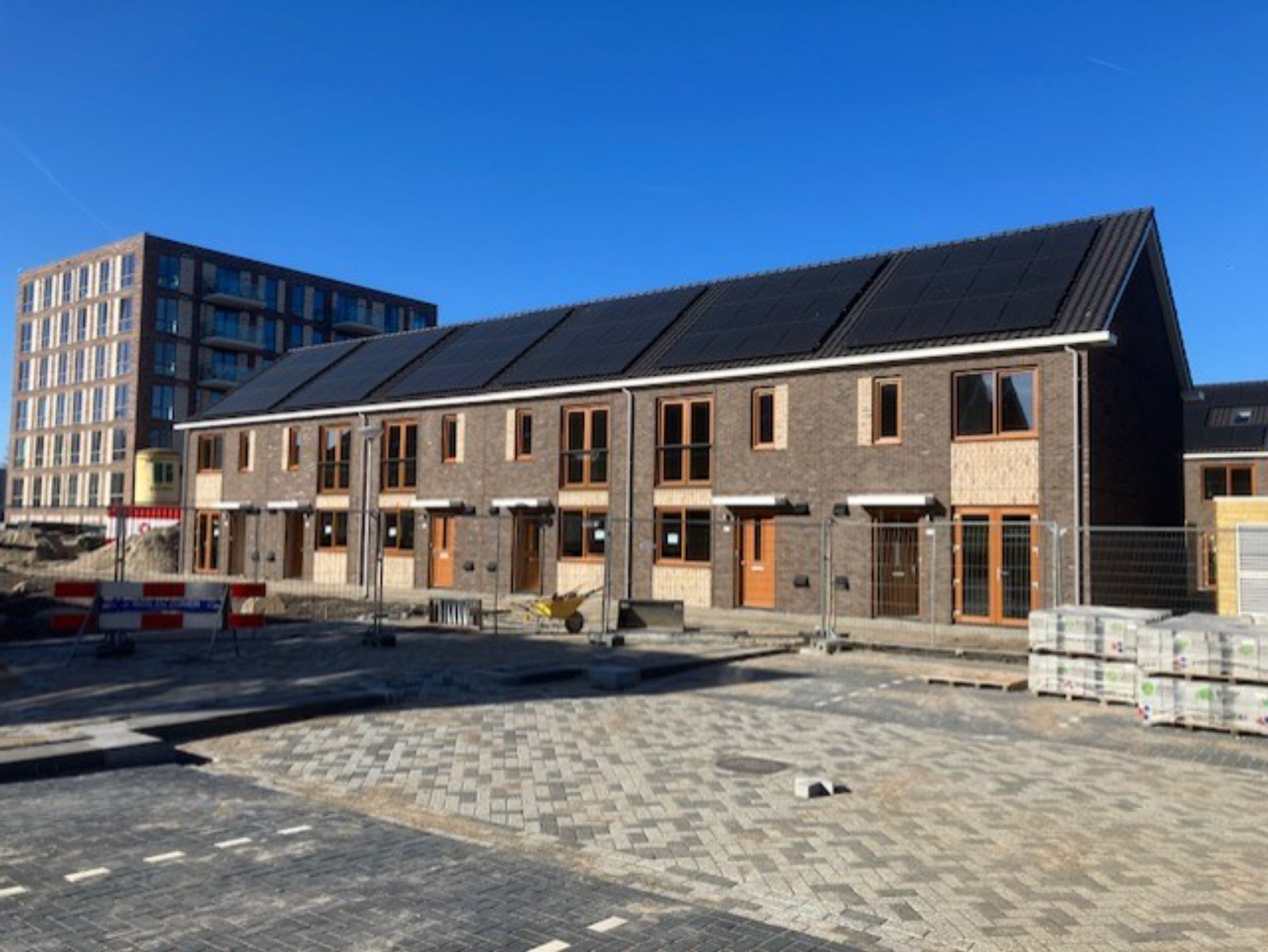 De tweelaags met kap woningen in Zuidelijke Stempel Oost in Gouda in aanbouw