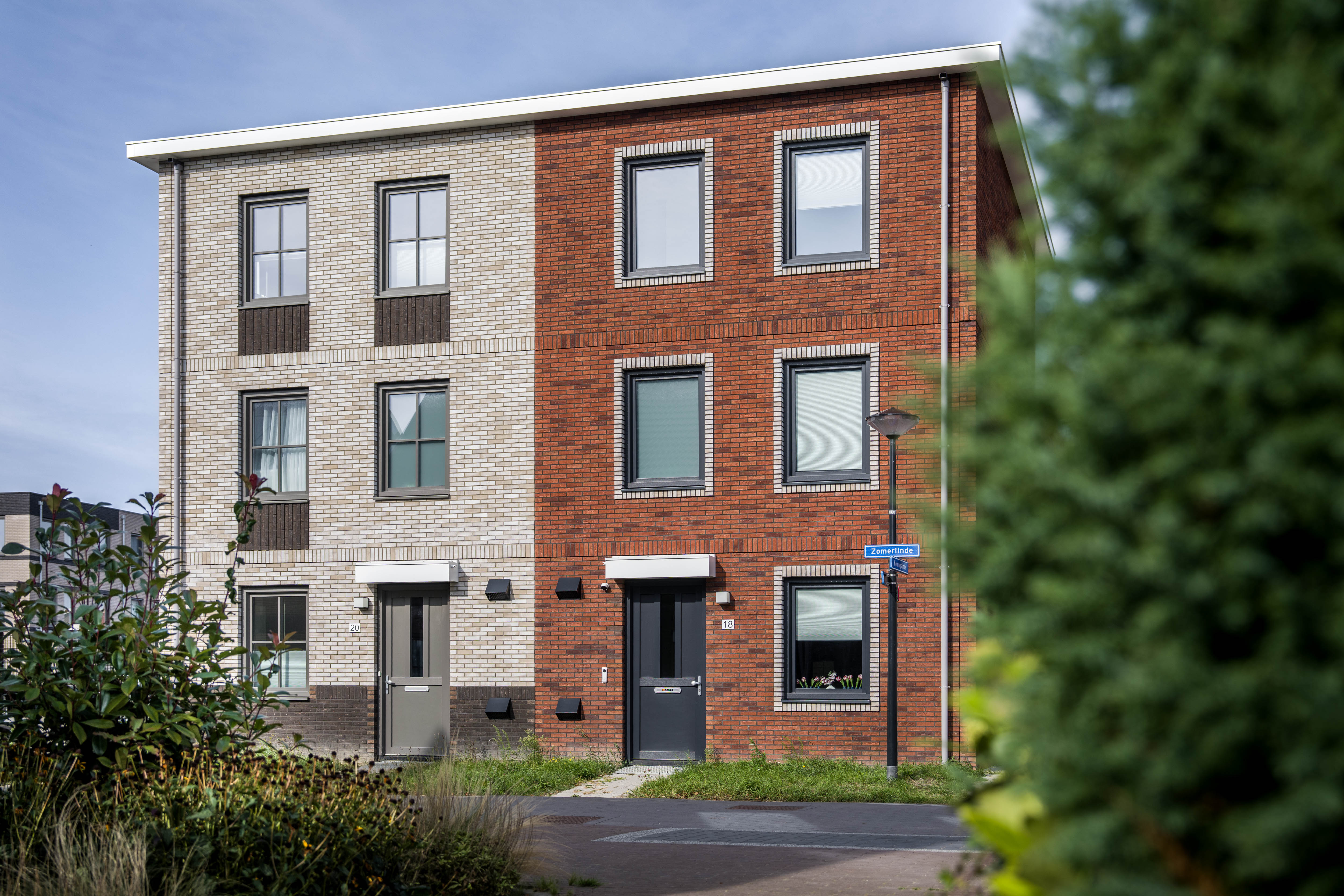 Lelystad Parkwijk, 2 woningen van drie lagen