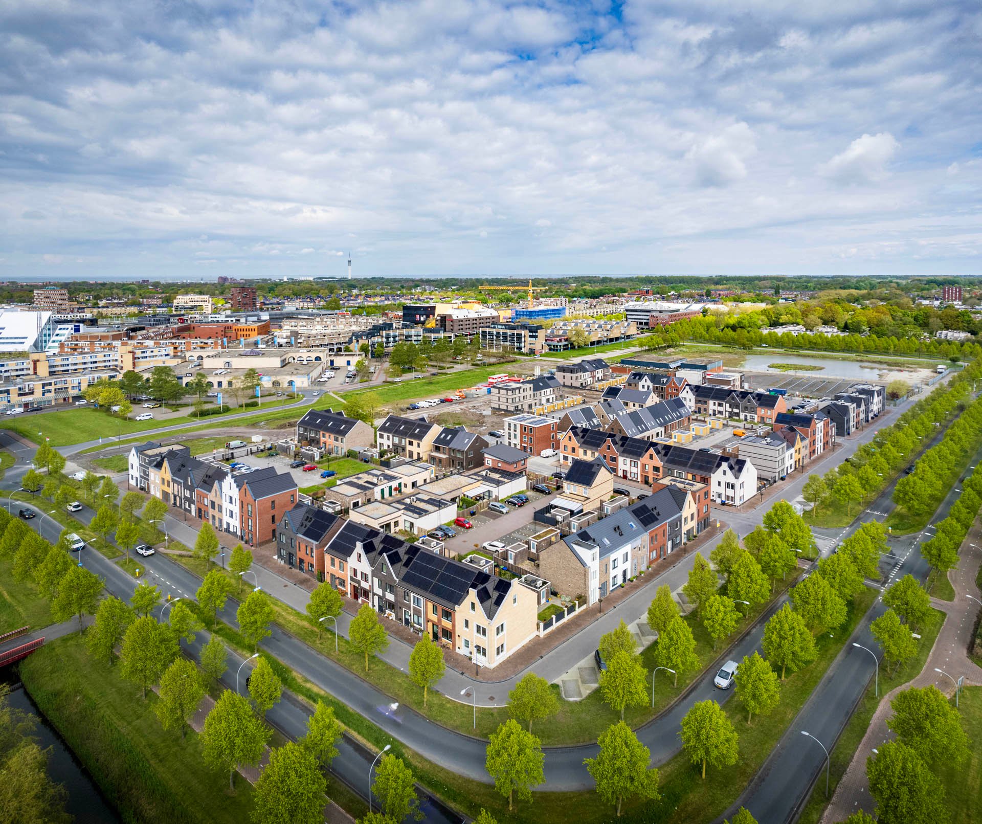 Dronefoto van Lelystad Parkwijk waarbij je de diversiteit in gevels duidelijk kunt zien Dronefoto van Lelystad Parkwijk waarbij je de diversiteit in gevels duidelijk kunt zien