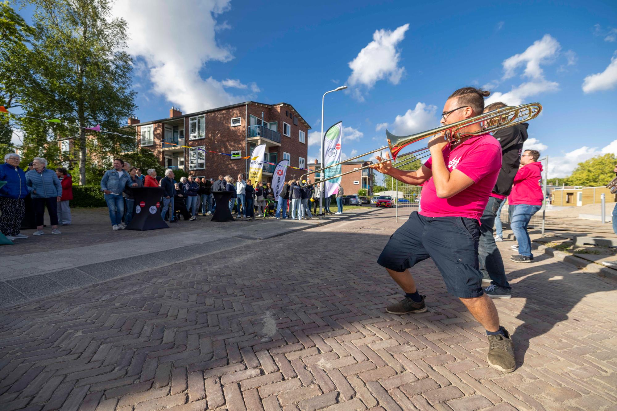 Dweilorkest opent feestelijke start bouw in Sneek