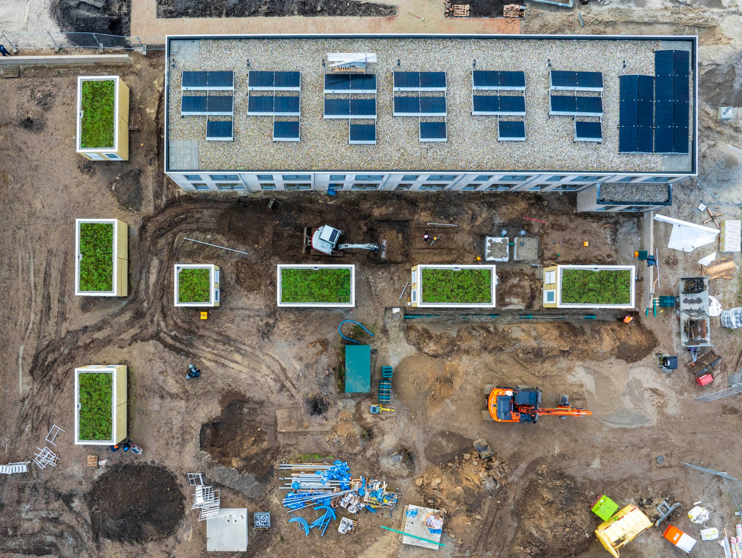 Zwolle - Dronefoto - Top-down - Groene daken bergingen