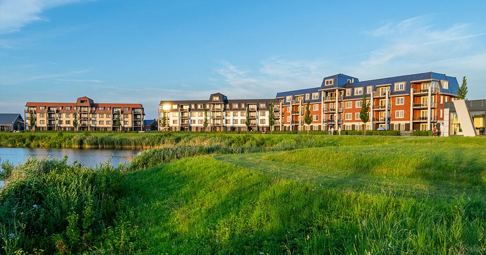 Appartementgebouwen aan het water Maasresidence Thorn