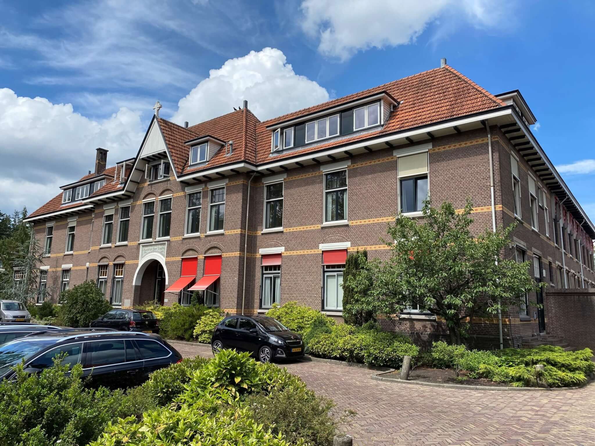Klooster-vooraanzicht2-scaled