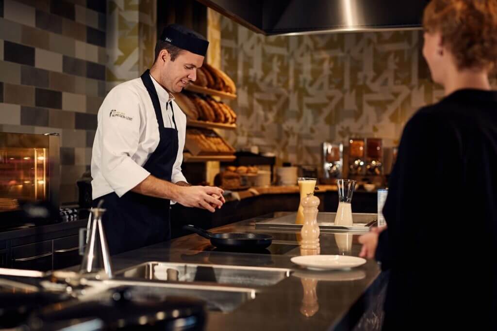 Live-Cooking-ontbijtbuffet-Van-der-Valk-Hotel-Nijmegen-Lent-1030x687-1024x683-1