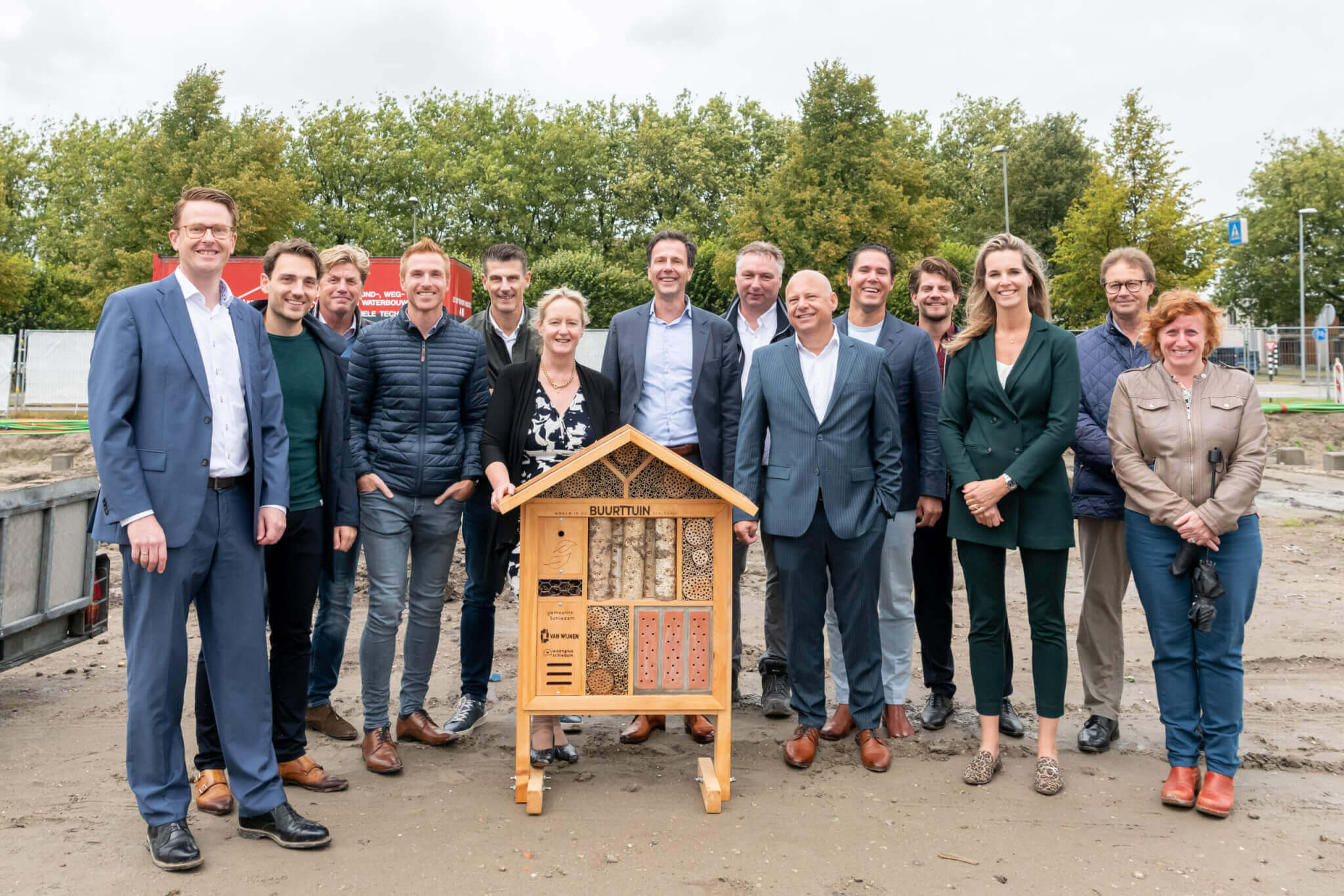 Start-bouw-In-de-Buurttuin-Schiedam-Van-Wijnen-5829-scaled