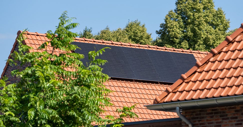 Dak met zonnepanelen Heistraat Einighausen ZOwonen