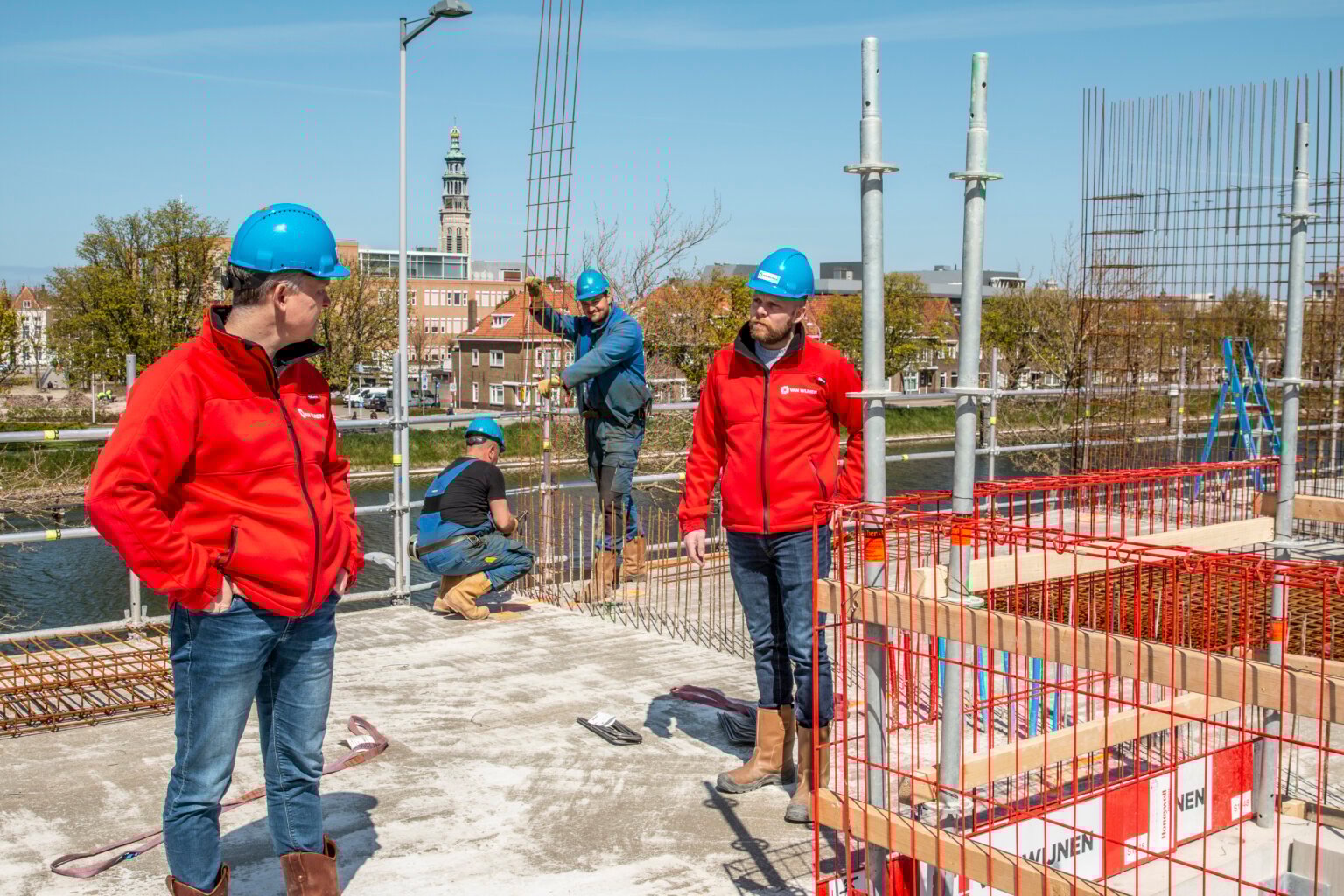 Wonen-Middelburg-Studentenhuisvesting-Woongoed-Ruwbouw-Staal-Beton-IJzer-Vlechten-Vaklieden-Samenwerken-Collega-3-1536x1024-1