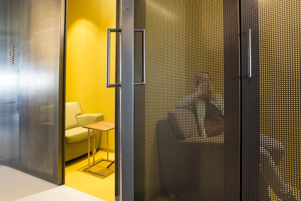 Afgezonderd-bellen-1030x687-1