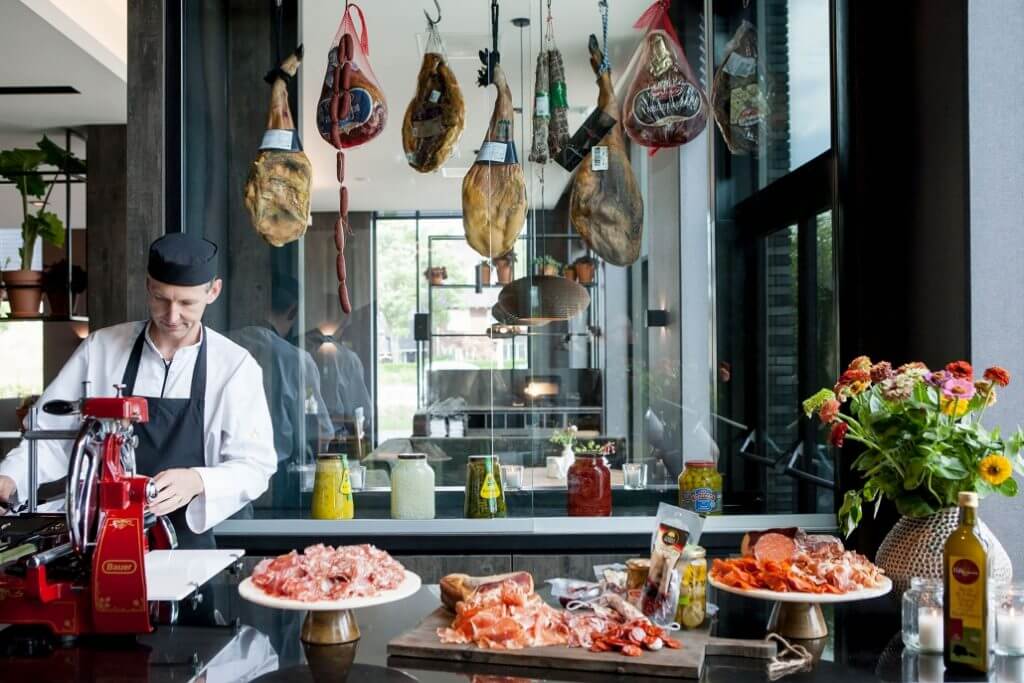 Charcuterie-Van-der-Valk-Hotel-Nijmegen-Lent-1030x687-1024x683-1