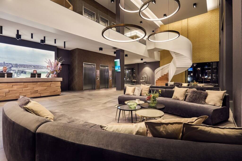 Receptie-Van-der-Valk-Hotel-Nijmegen-Lent-1030x687-1024x683-1