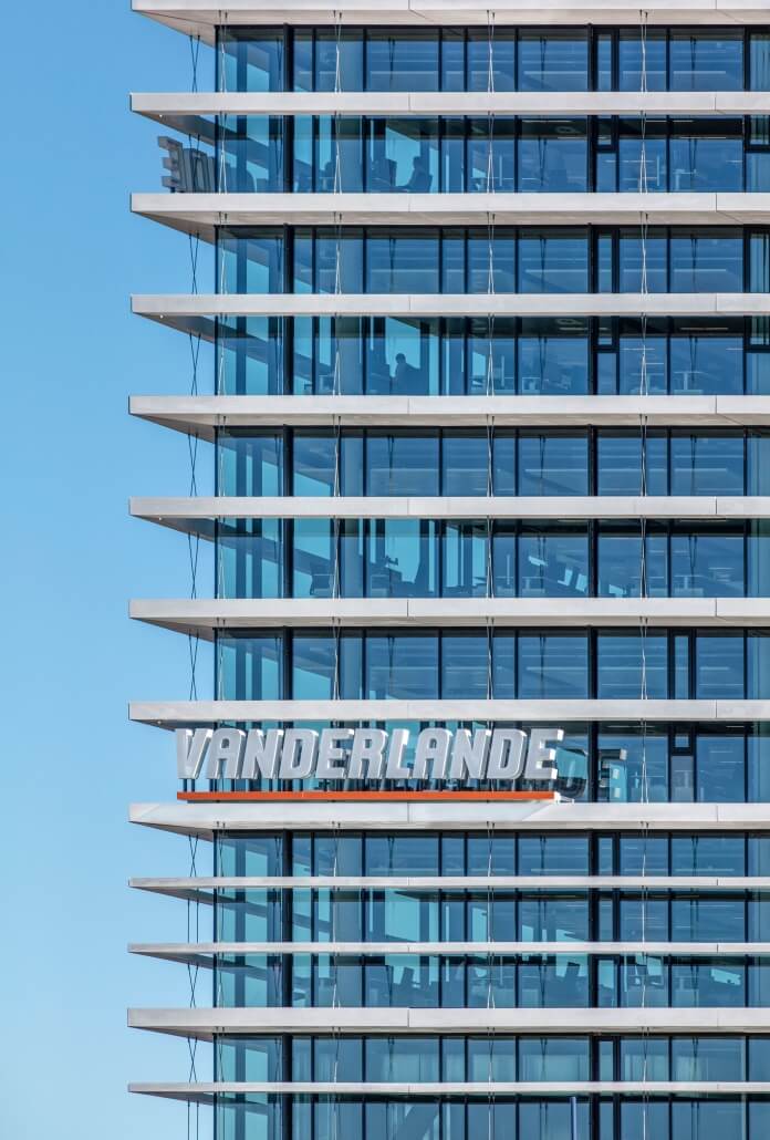 Duurzaam-kantoor-met-driedubbel-glas-696x1030-1