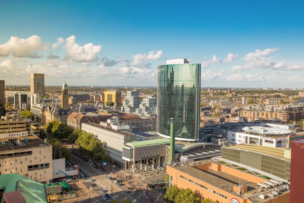 Werken-Recreeren-Rotterdam-WTC-Renovatie-Transformatie-Kantoor-Binnenstedelijk-Verduurzamen-1024x683-1