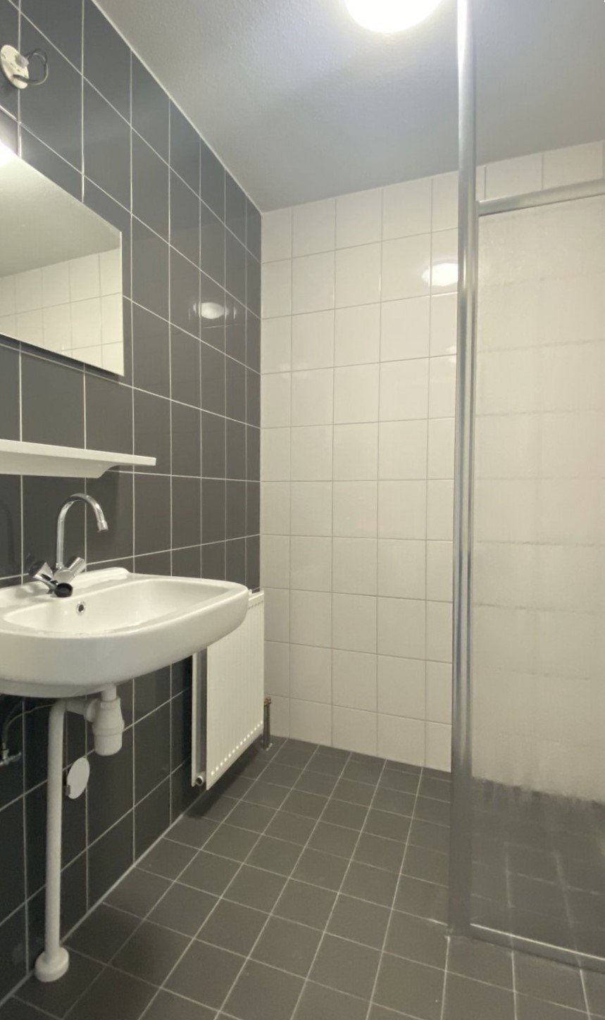 badkamer-890x1500-kopie-1