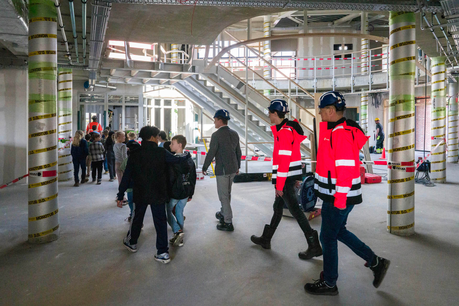 Bezoek leerlingen IKC De Tjalk aan nieuw onderwijsgebouw in Lelystad (3)
