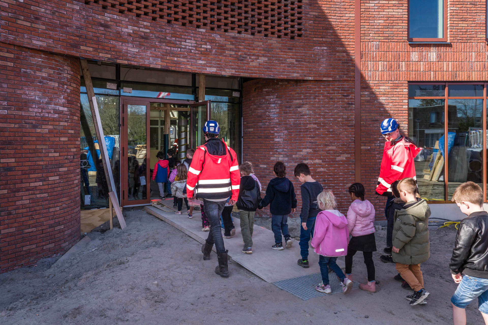 Bezoek leerlingen IKC De Tjalk aan nieuw onderwijsgebouw in Lelystad (4)
