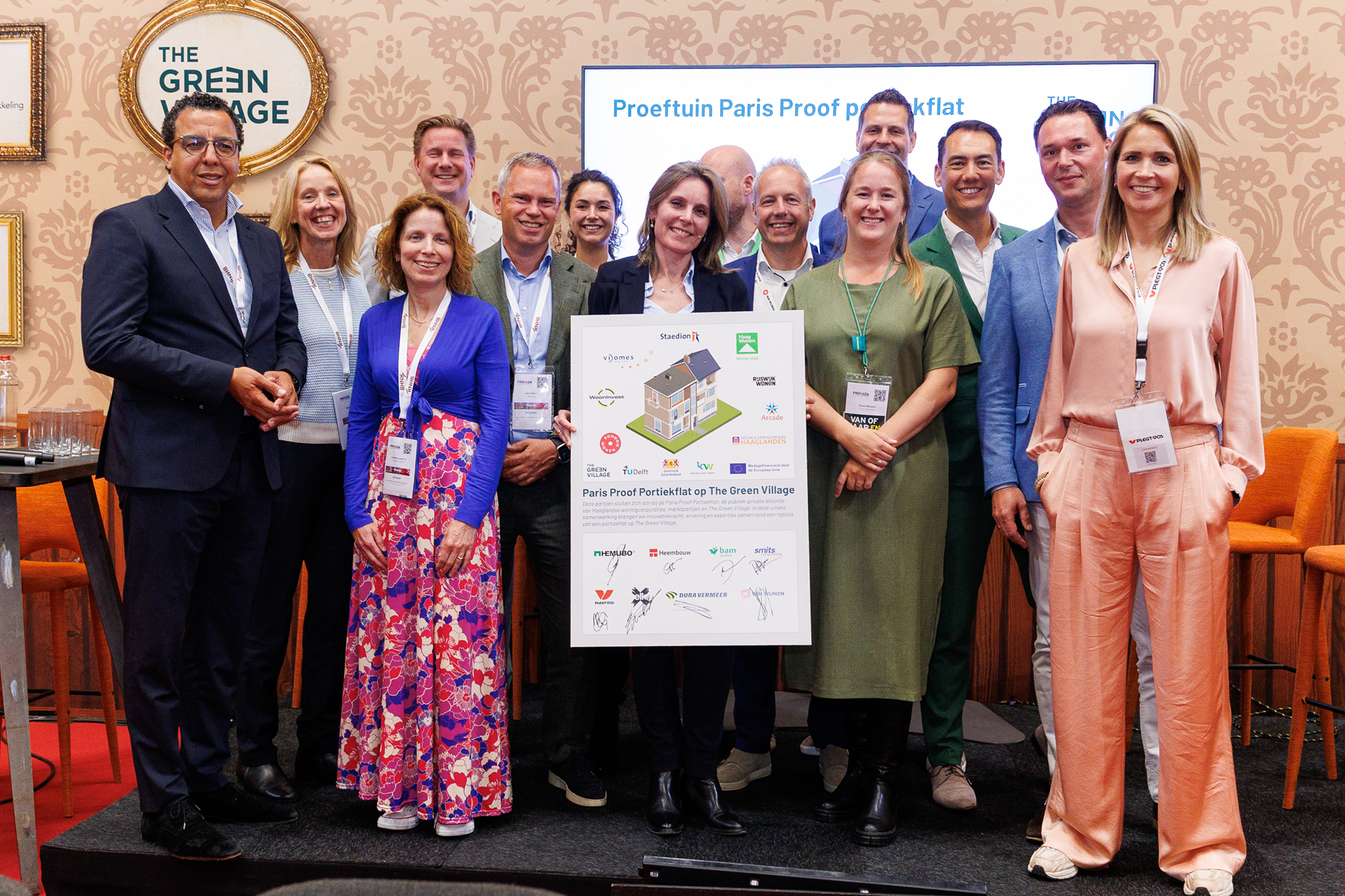 Ondertekening Proeftuin Paris Proof portiekflat