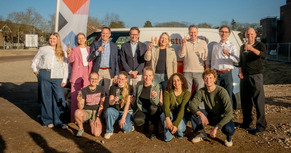 Groepsfoto start bouw Groenewoudseweg