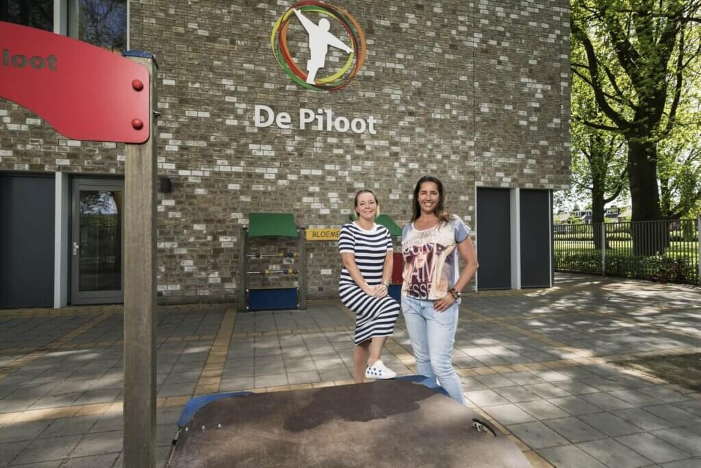 Marjon Stolwijk en Louise Both bij De Piloot