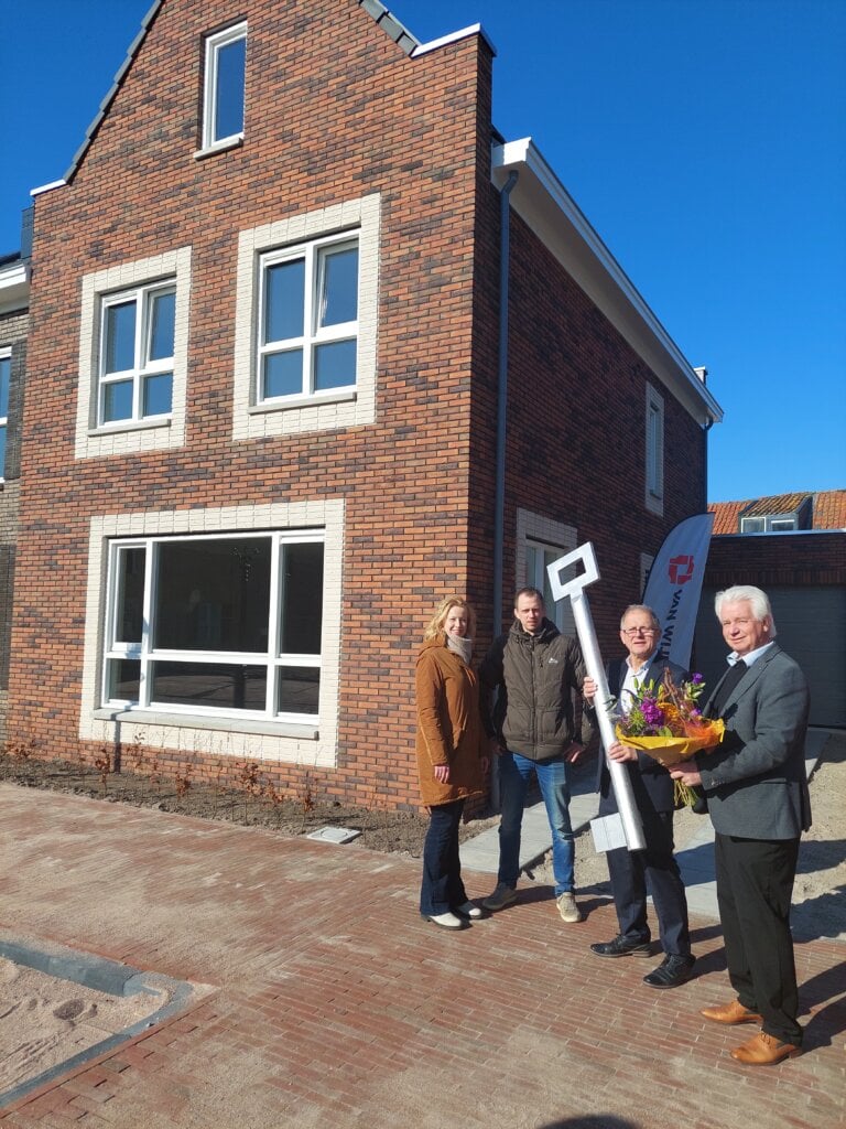Sleuteloverhandiging-Zuyderzee-aan-de-Dijk-768x1024-1