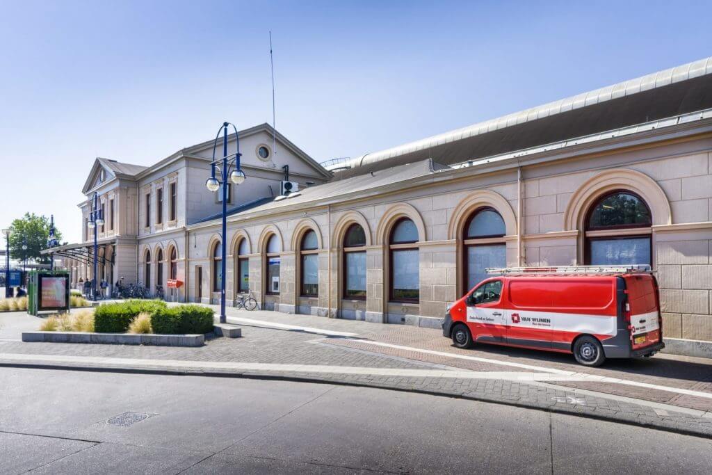 Van Wijnen bus voor station Zwolle