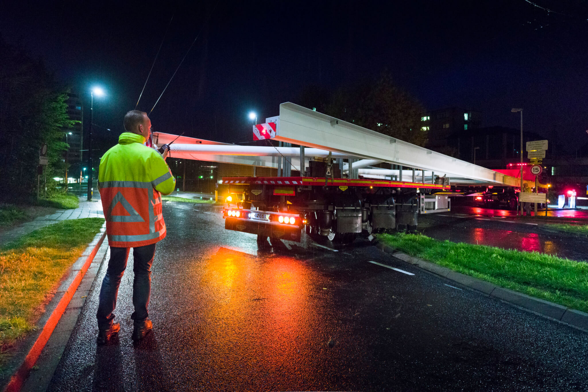 verkeersbegeleider met voertuig