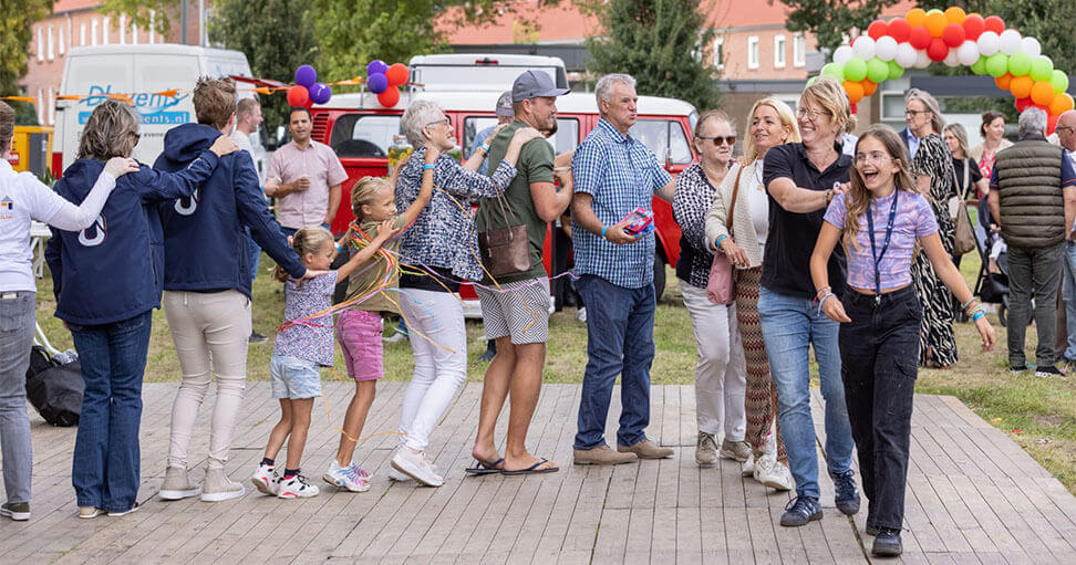 Feestende bewoners Caberg