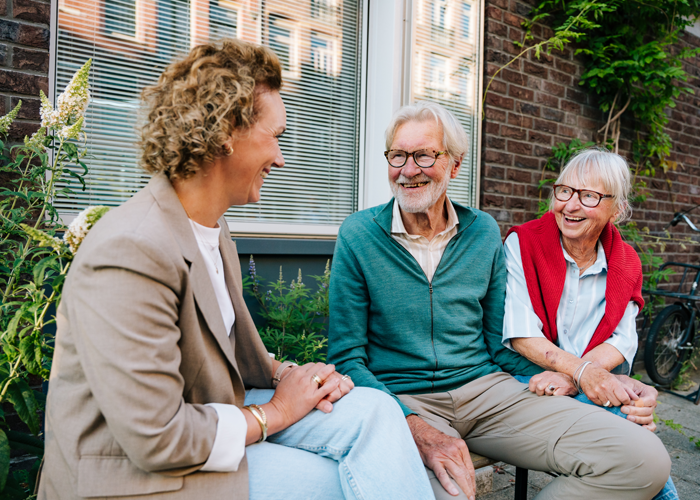 Van Wijnen in gesprek met buurtbewoners