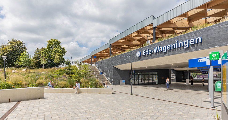 Ingang-station-Ede-Wageningen