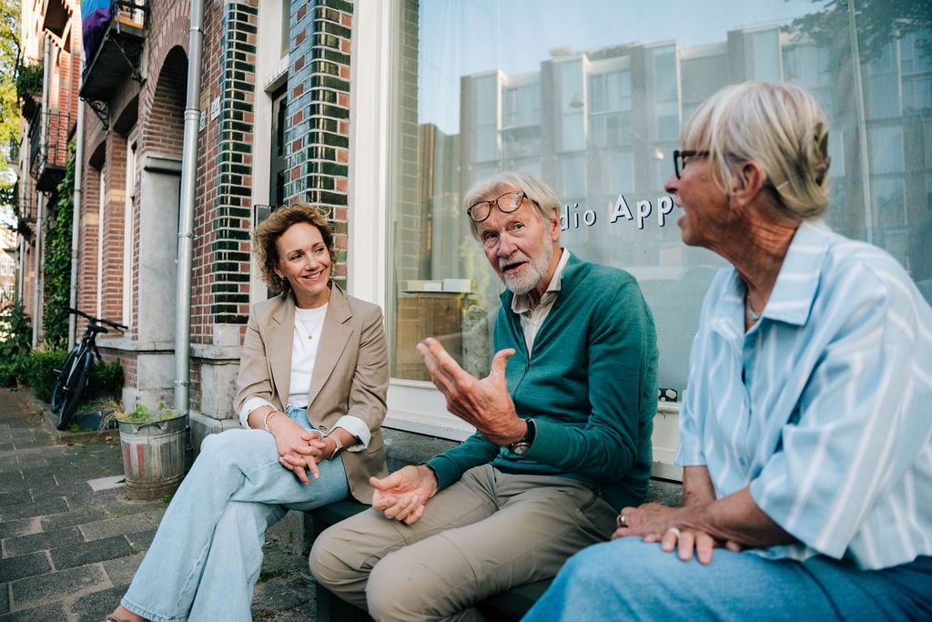 Van Wijnen in gesprek met buurtbewoners