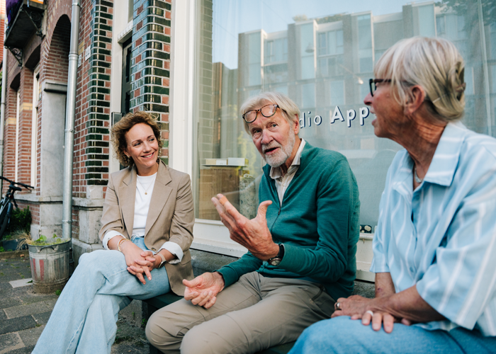 Van Wijnen in gesprek met buurtbewoners