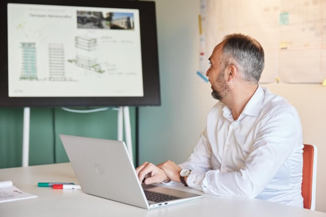 Werken-Kantoor-Heerenveen-Projectontwikkeling-Collega-Thomas-van-Houwelingen_jpg