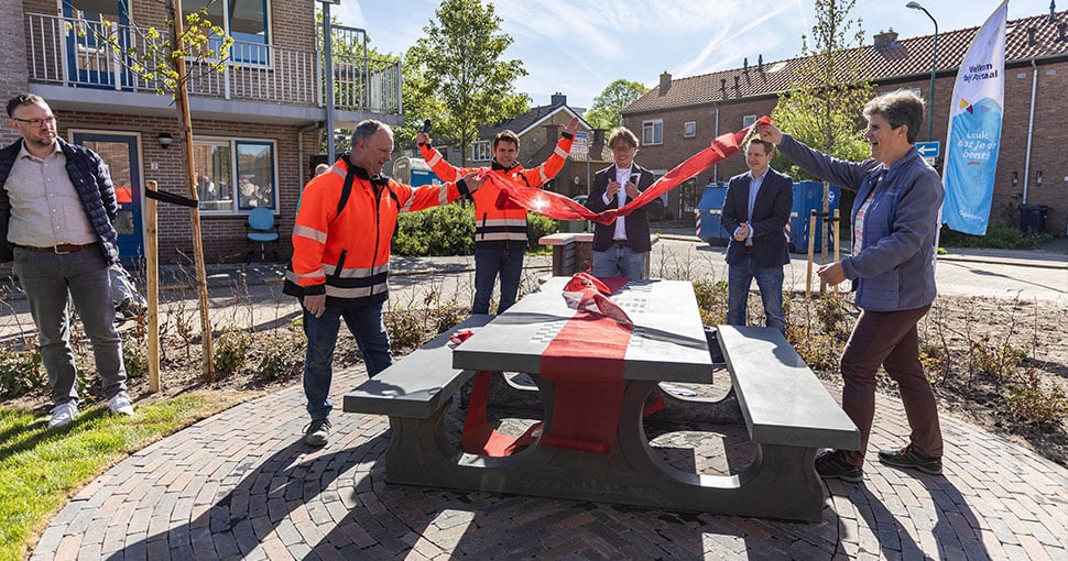 Onthulling buurtbank Plesmanstraat Portaal