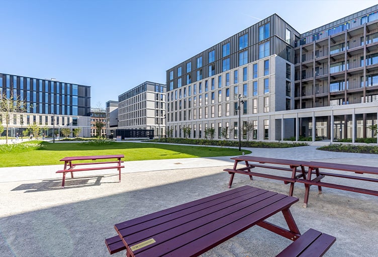 Picknicktafels binnentuin Campus300
