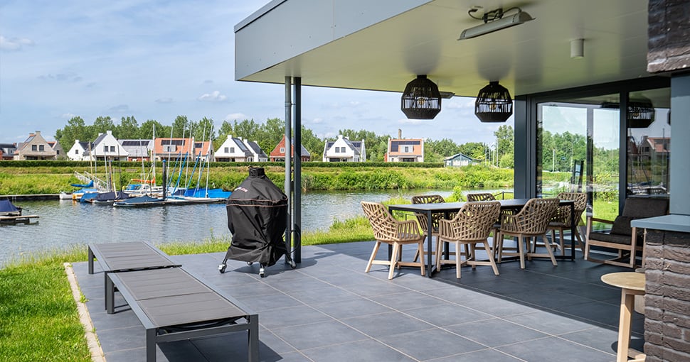 Tuin met uitzicht op de haven Maasresidence Thorn