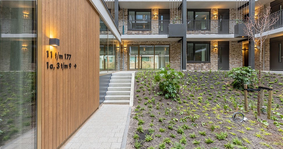 Voortuin woongebouw Woonstede