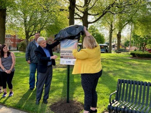 Energy Harbor partners with Leadership Lake County to install signs of hope