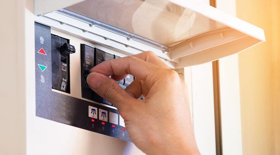 Fixing home circuit breaker 