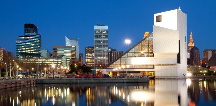The Rock and Roll Hall of Fame and Museum in Cleveland skyline