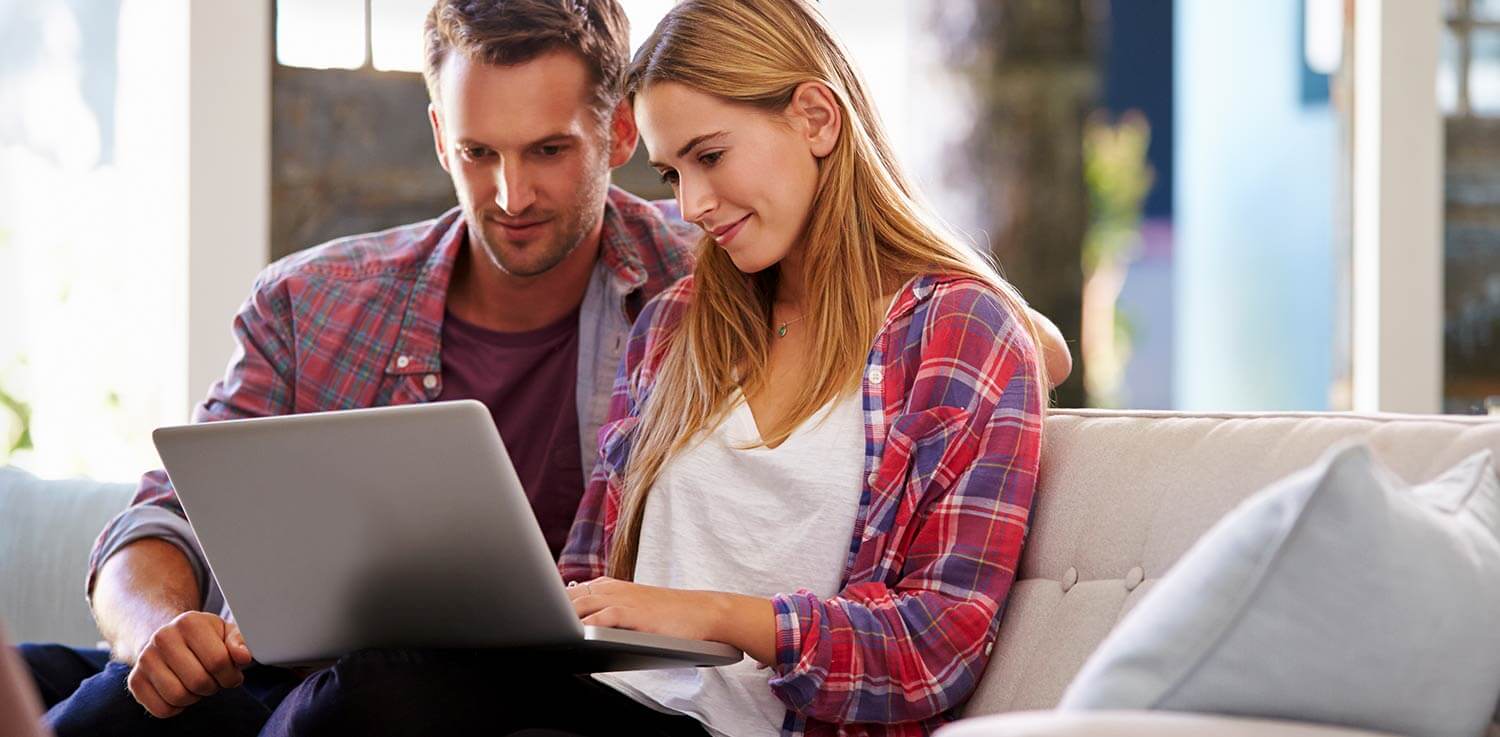 Couple choosing their Pa electric rate