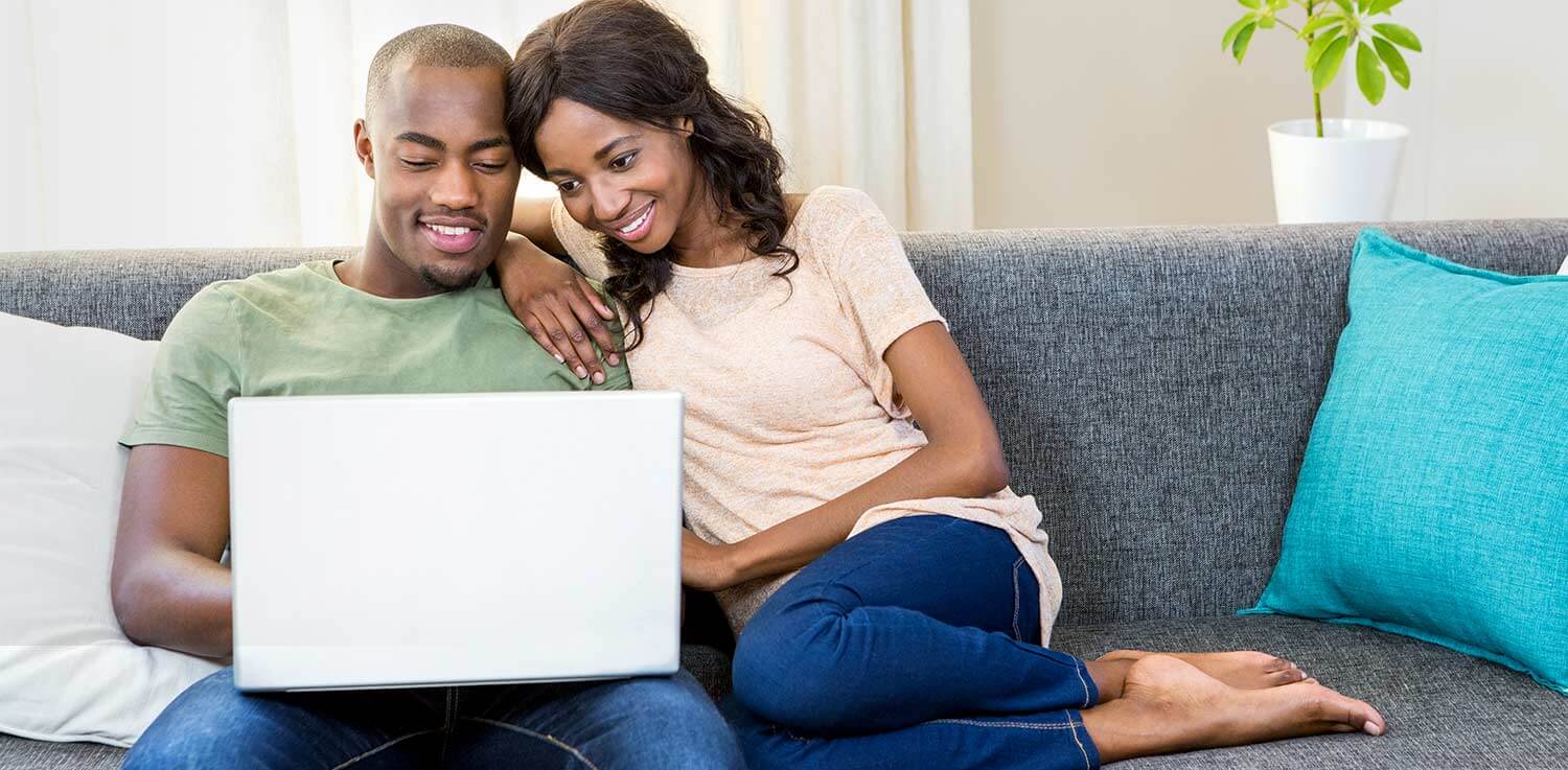 Couple comparing electric rates in Cincinnati