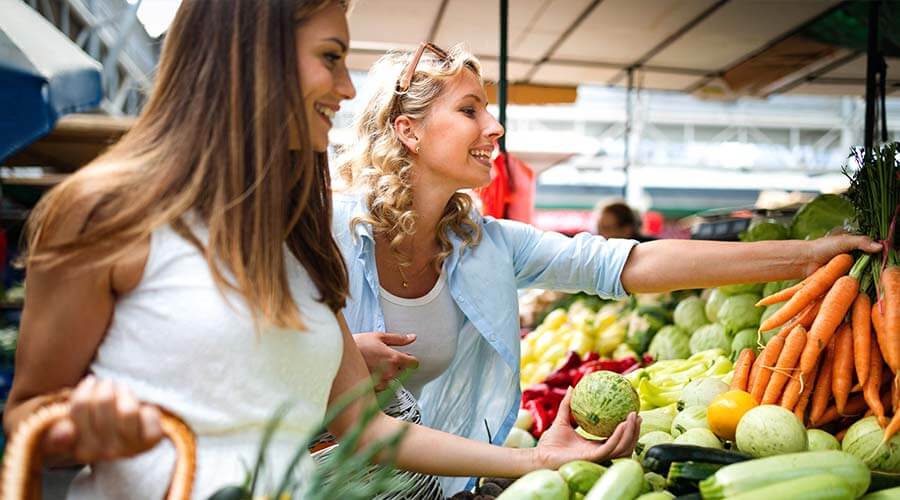 Friends shopping at Reading Terminal Market