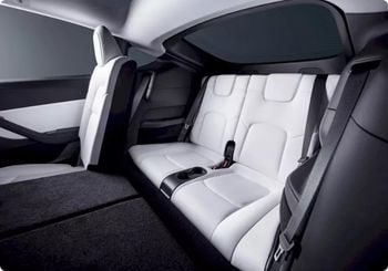 Tesla model Y 7 persoons auto zitplaatsen